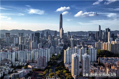 专业素养和仪态得体 专业素养和仪态得体